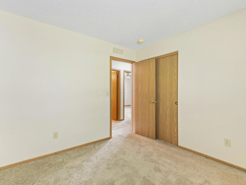 4666 Burkeshire Drive , Columbus, OH 43232 Photo 32