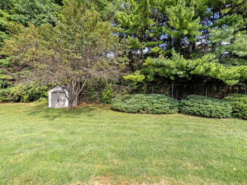 4666 Burkeshire Drive , Columbus, OH 43232 Photo 37