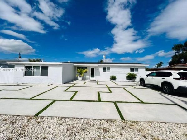 10521 Caribbean Blvd, Cutler Bay, FL 33189