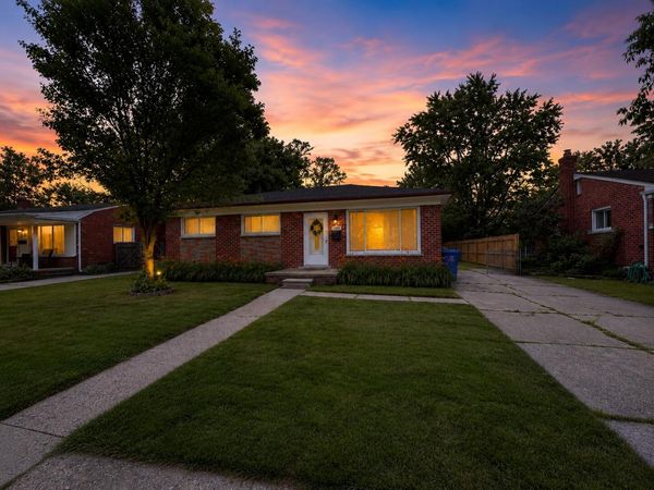 3136 Jarvis Avenue, Warren, MI 48091