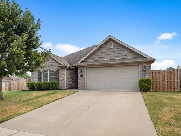 402 W Laurel Avenue , Rogers, AR 72758
