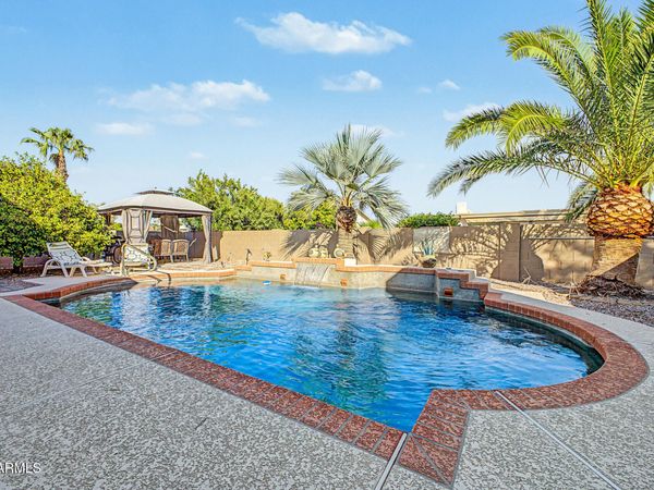 25861 S New Town Drive, Sun Lakes, AZ 85248