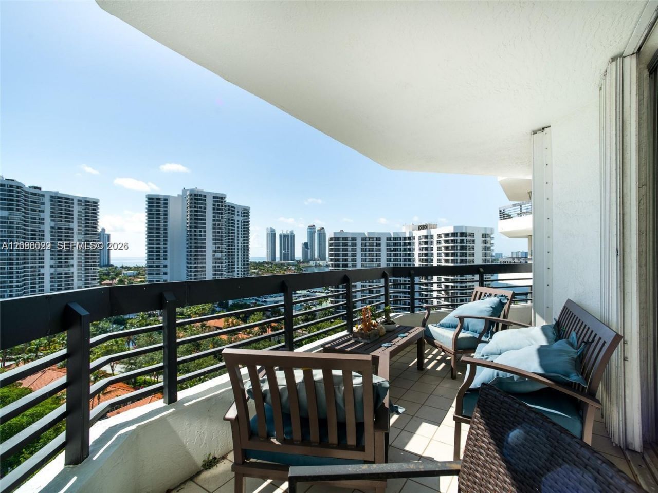3500 Mystic Pointe Dr, Unit 1607, Aventura, FL 33180 Photo