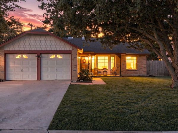 392 Wagon Crossing, Universal City, TX 78148