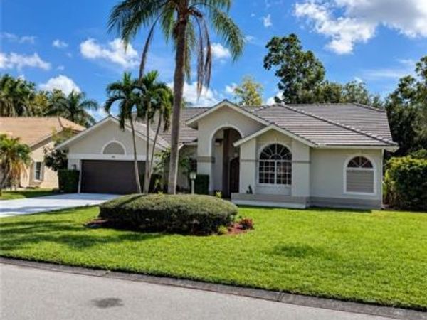 NAPLES, FL 34104