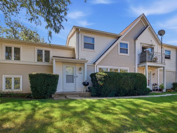 1204 Inverrary Lane, Deerfield, IL 60015