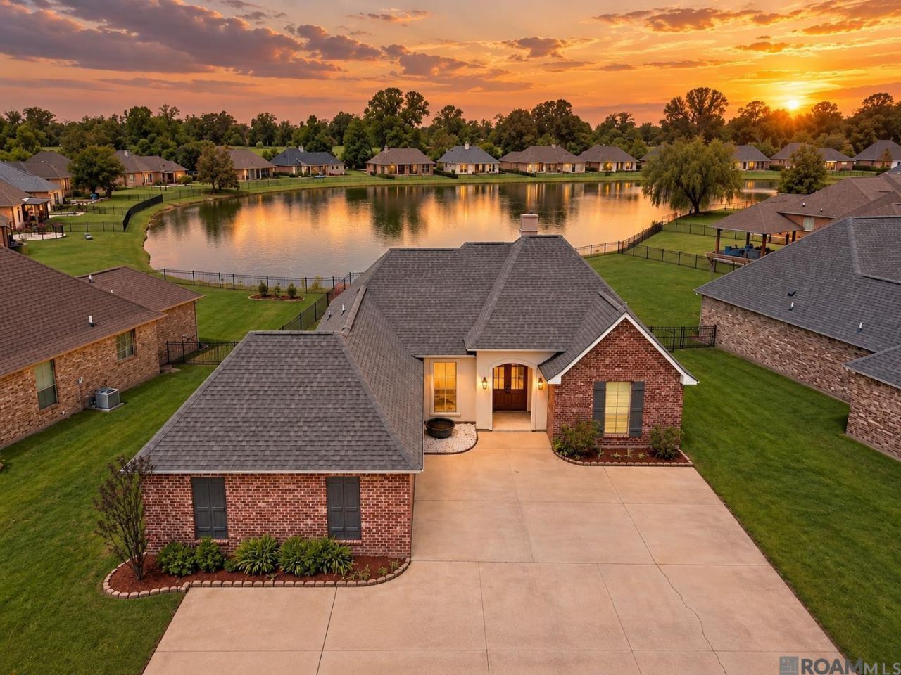 445 Lakeshore Dr, Oscar, LA 70762 Main Photo