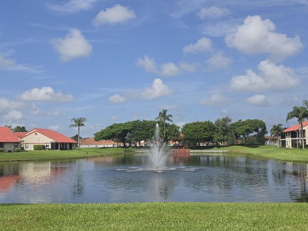 7852 Lexington Club Boulevard, Unit B, Delray Beach, FL 33446