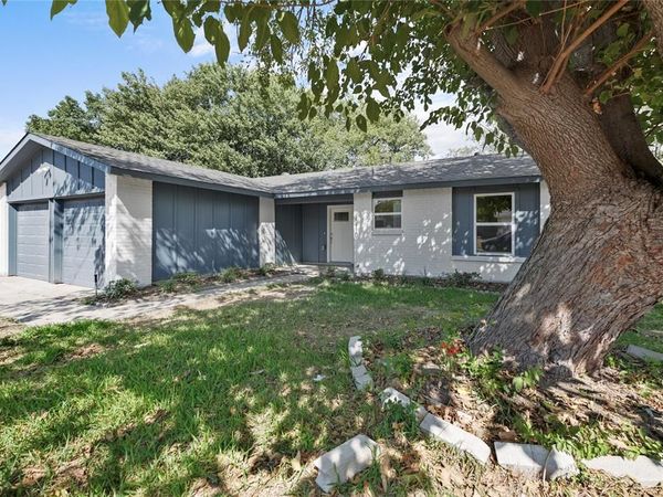 1410 Oakbrook Street , Lancaster, TX 75134