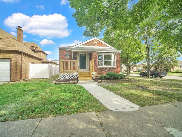 8425 S Homan Avenue , Chicago, IL 60652