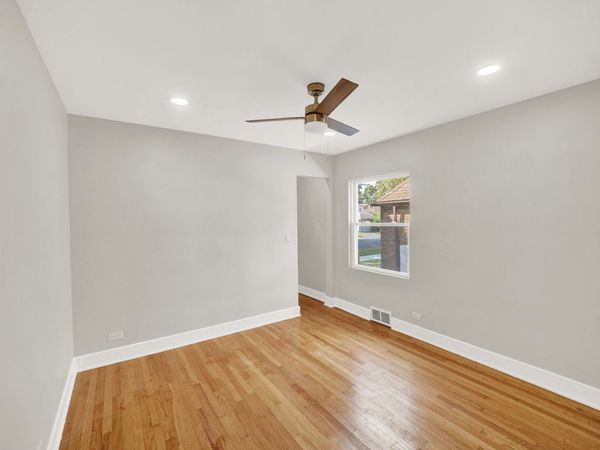 8425 S Homan Avenue , Chicago, IL 60652