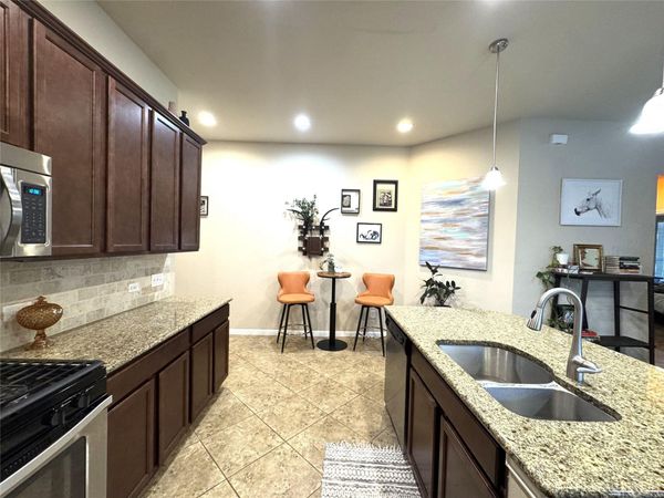 413 Anacua LOOP, Unit 8, Manchaca, TX 78652