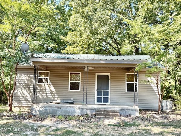 8 County Road 531, Como, MS 38619