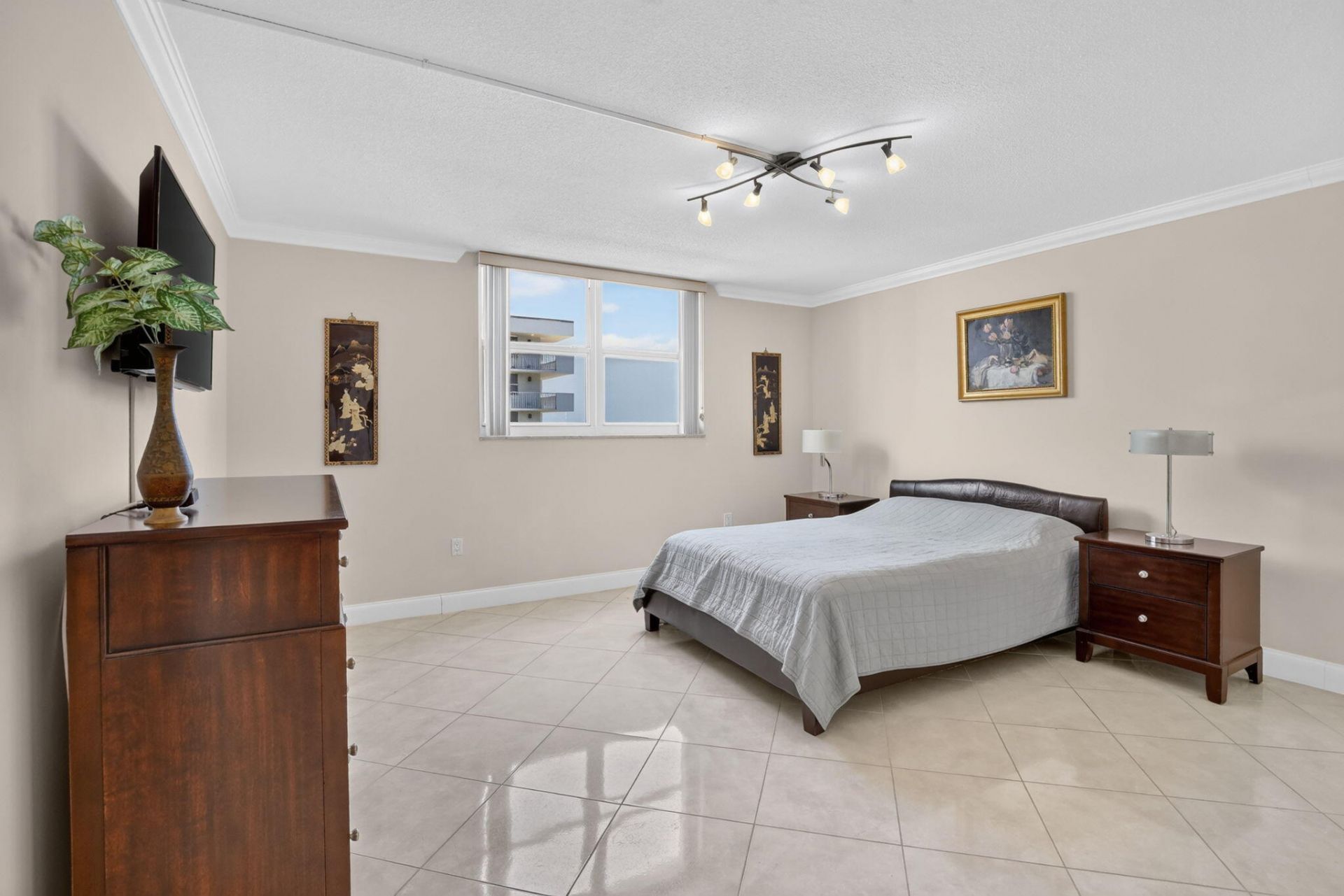 1701 S Ocean Drive, Unit 902, Hollywood, FL 33019 Photo