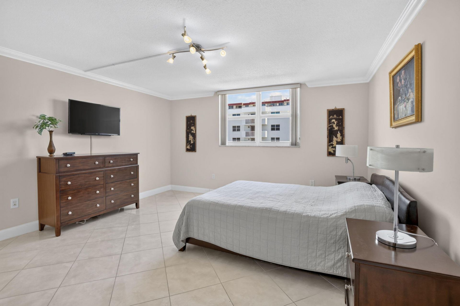 1701 S Ocean Drive, Unit 902, Hollywood, FL 33019 Photo
