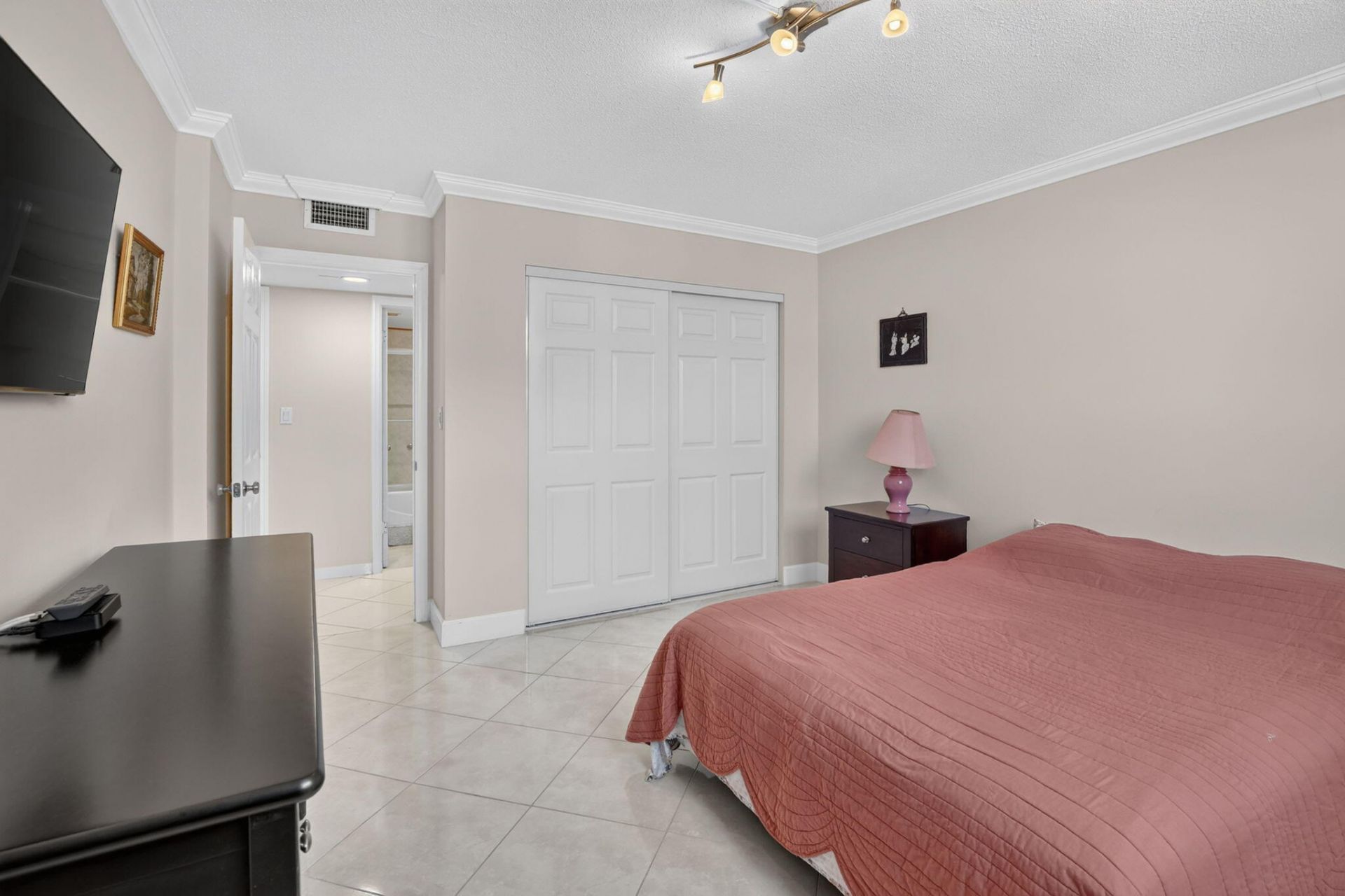 1701 S Ocean Drive, Unit 902, Hollywood, FL 33019 Photo
