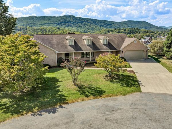 3 Aspen DR, Daleville, VA 24083