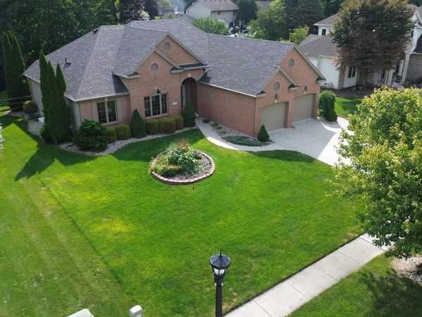 8110 High Oaks Drive, Lambertville, MI 48144