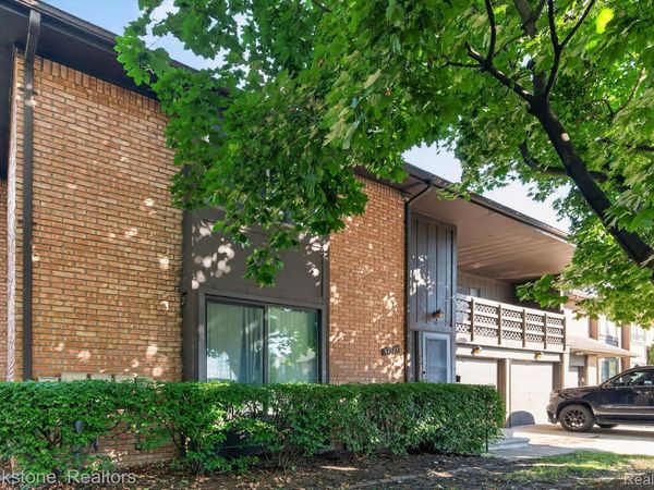 37128 Clubhouse Drive, Unit 37, Sterling Heights, Mi 48312