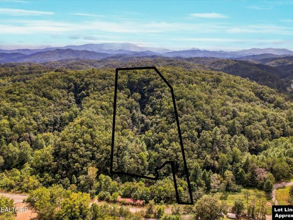 1316 River Divide Rd , Sevierville, TN 37862