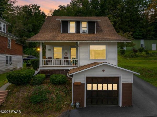 1242 Overlook Avenue , Honesdale, PA 18431