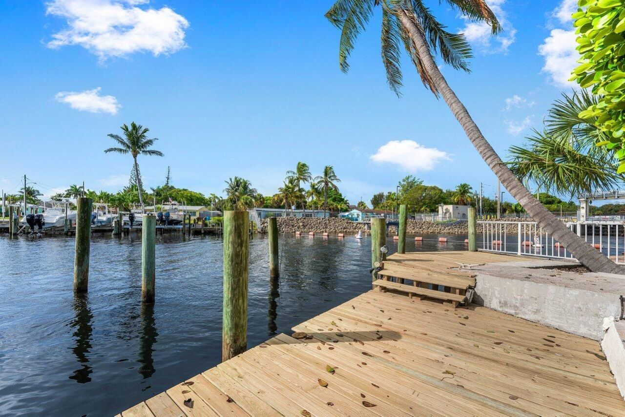 638 Shore Drive, Boynton Beach, FL 33435 Photo
