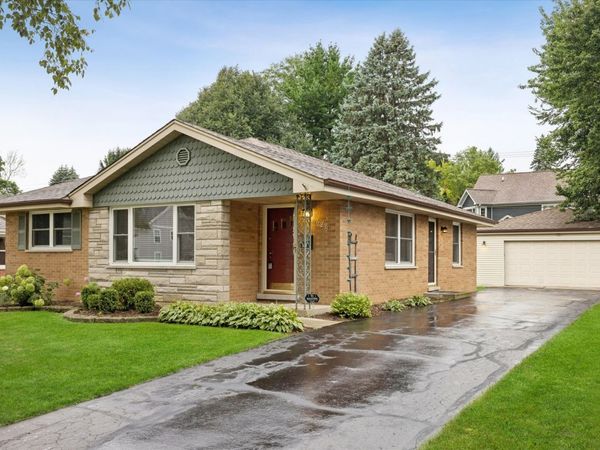 628 N Hickory Avenue , Arlington Heights, IL 60004