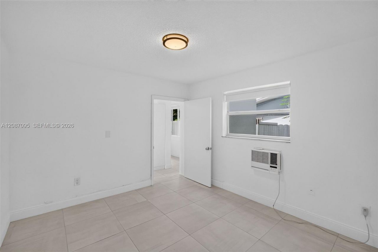 1055 SW 12th St, Unit 1, Miami, FL 33129 Photo