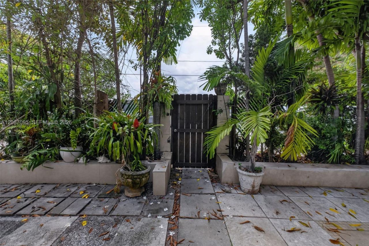 1055 SW 12th St, Unit 1, Miami, FL 33129 Photo