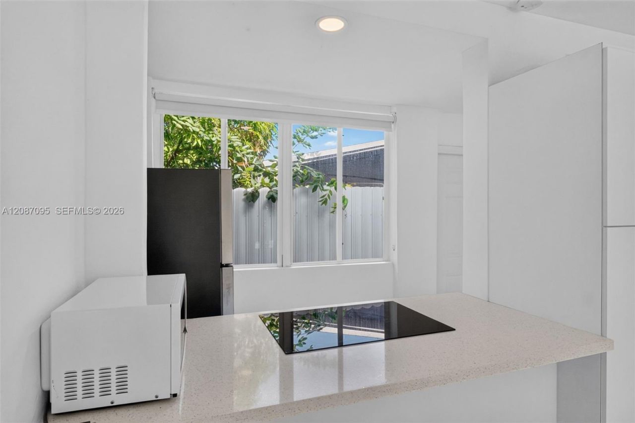 1055 SW 12th St, Unit 1, Miami, FL 33129 Photo