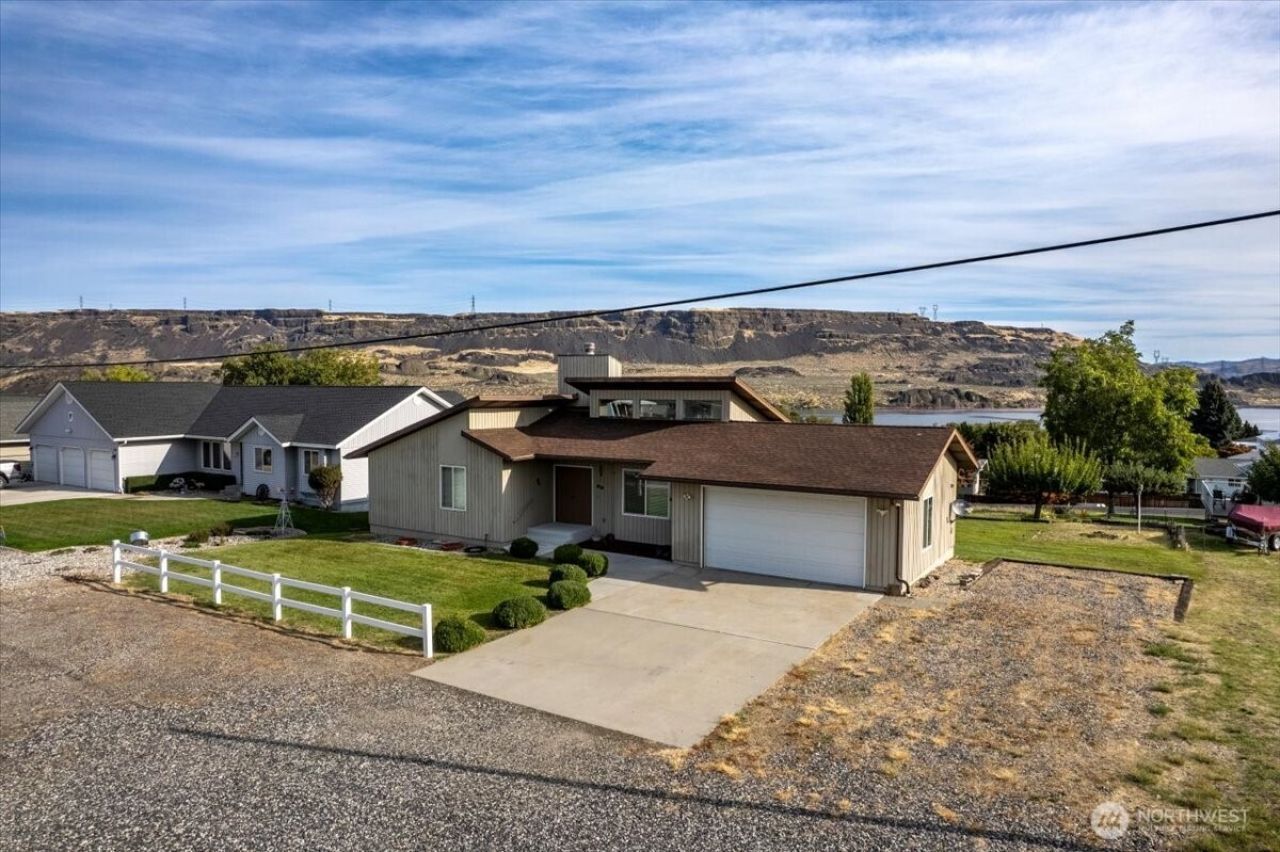 32 Electric Boulevard , Electric City, WA 99123 Main Photo