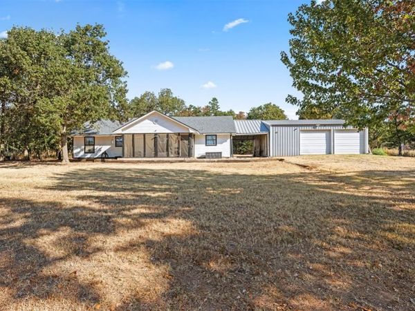 21201 Montgomery Drive, McLoud, OK 74851