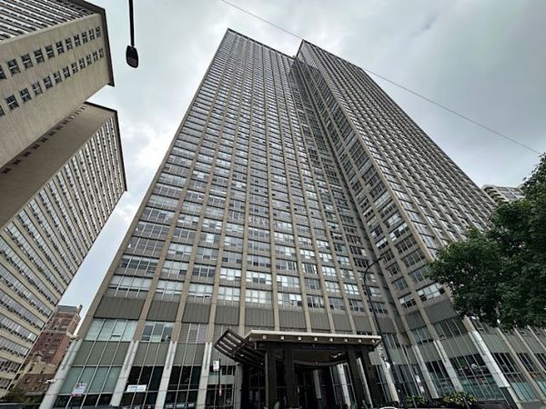 655 W Irving Park Road, Unit 1007, Chicago, IL 60613