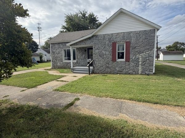 110 W Webb Street , Carmi, IL 62821