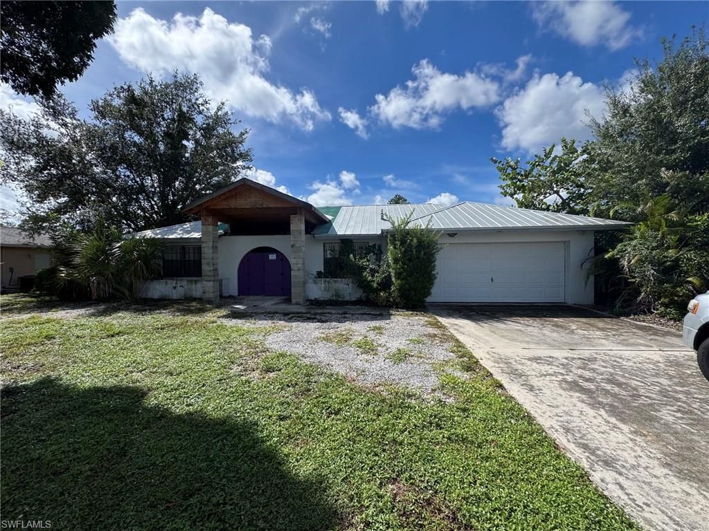 2215 Treehaven Cir N, Fort Myers, FL 33907 Main Photo