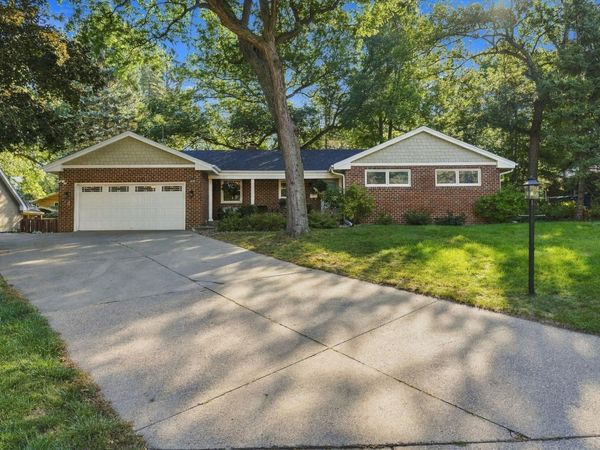 1620 Sumter Avenue N, Golden Valley, MN 55427