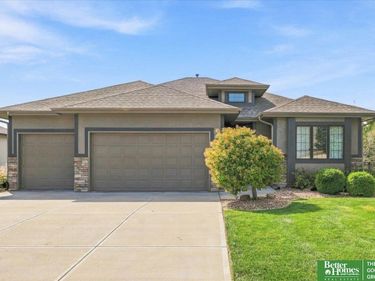 12504 S 81 Avenue, Papillion, NE 68046
