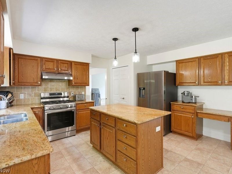19332 Timber Creek Circle, Strongsville, OH 44136 Photo 10