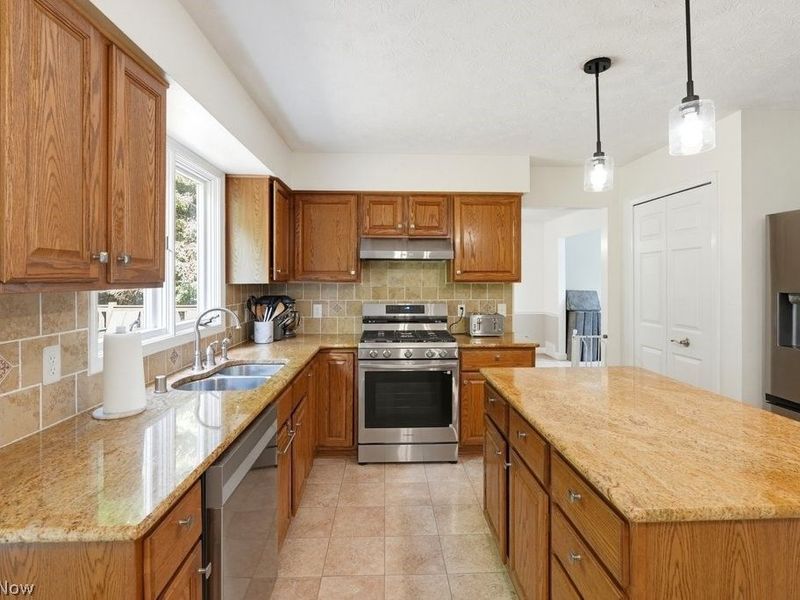 19332 Timber Creek Circle, Strongsville, OH 44136 Photo 11