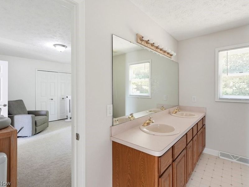19332 Timber Creek Circle, Strongsville, OH 44136 Photo 34