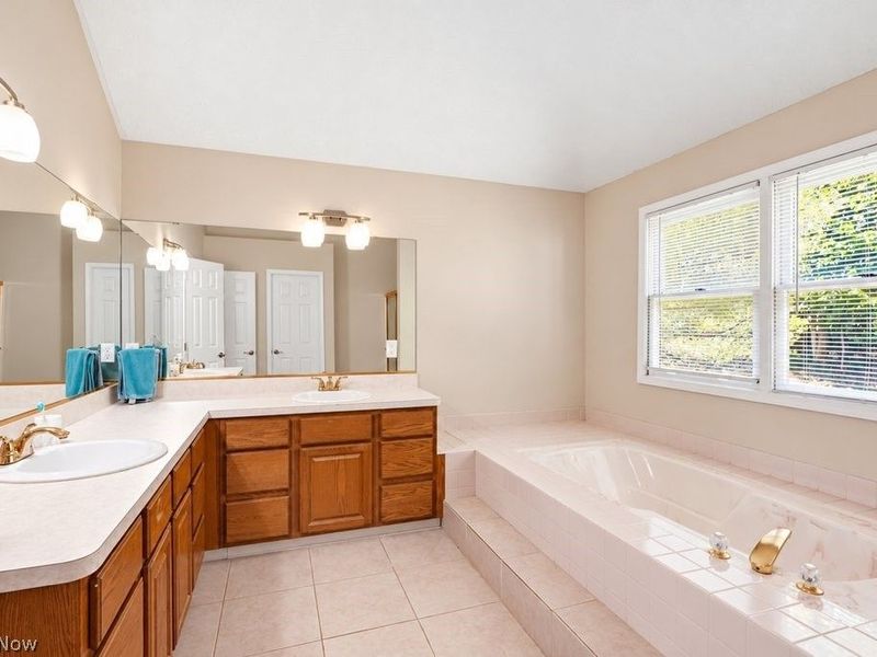 19332 Timber Creek Circle, Strongsville, OH 44136 Photo 39