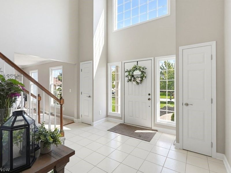 19332 Timber Creek Circle, Strongsville, OH 44136 Photo 5