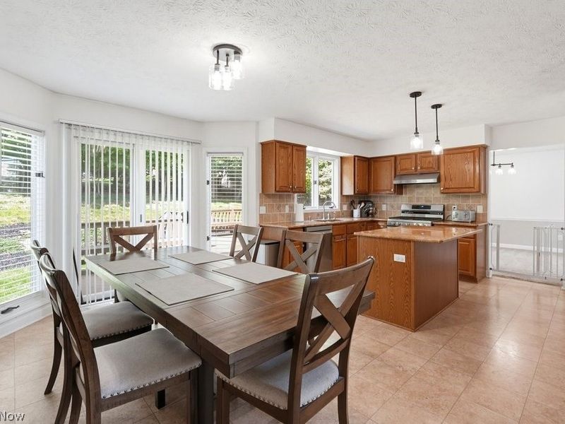 19332 Timber Creek Circle, Strongsville, OH 44136 Photo 6