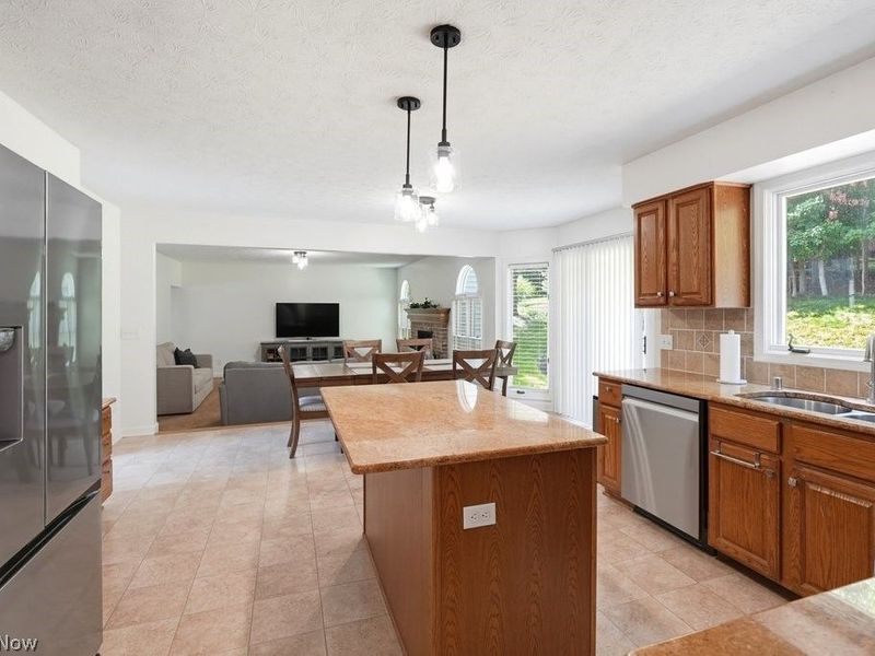 19332 Timber Creek Circle, Strongsville, OH 44136 Photo 7
