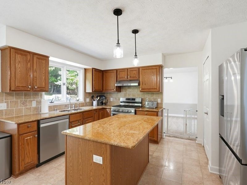 19332 Timber Creek Circle, Strongsville, OH 44136 Photo 9