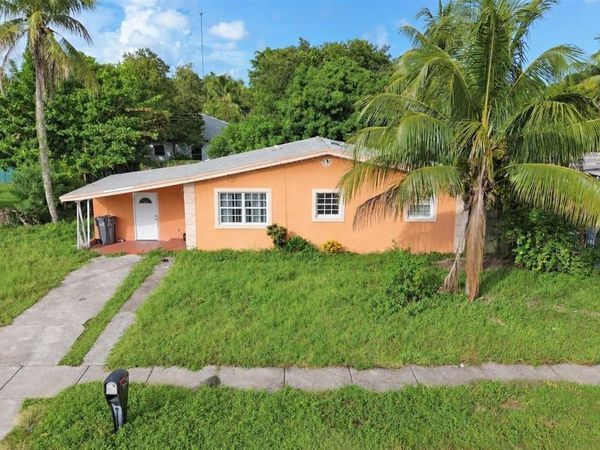 4605 SW 32ND DRIVE , WEST PARK, FL 33023
