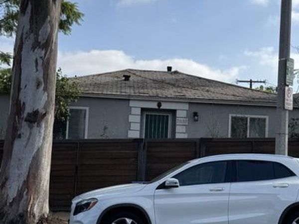 2037 Stewart Street, Santa Monica, CA 90404