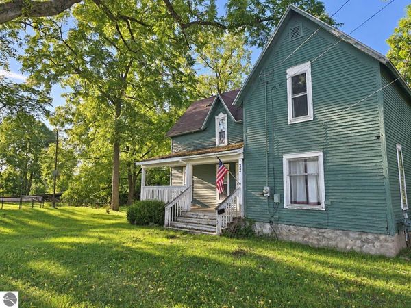 321 Ely Street, Alma, MI 48801