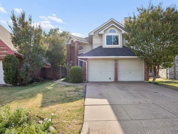 6733 Driffield Circle W, North Richland Hills, TX 76182