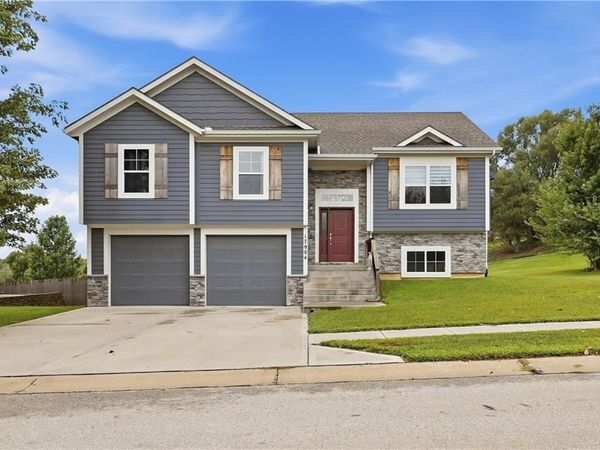 17904 Sunset Drive, Weston, MO 64098